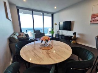 2 Bedroom Luxurious Apartment in Broadbeach Gold Coast next to Pacific Fair with breathtaking Ocean View - GC48 Apartment, Gold Coast - 2