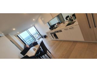 The sweet homestay M-City Apartment, Clayton North - 1