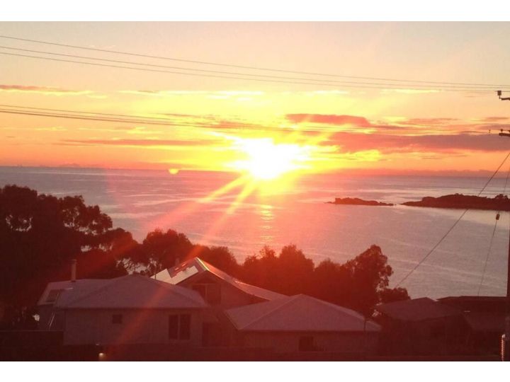 THE TIN SHED Couples accommodation at Bay of Fires Apartment, Binalong Bay - imaginea 19
