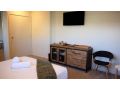 THE TIN SHED Couples accommodation at Bay of Fires Apartment, Binalong Bay - thumb 5