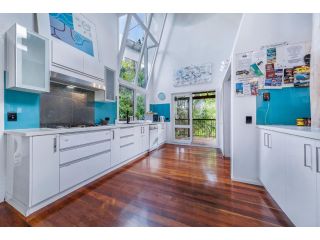 The Treehouse Guest house, Airlie Beach - 1