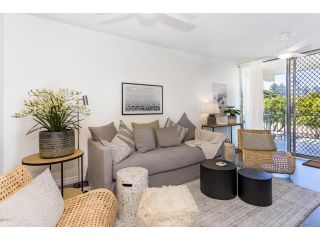 THE ULTIMATE BEACH PAD // BURLEIGH HEADS Apartment, Gold Coast - 1