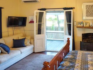 The Ultimate Holiday Retreat - Pets Welcome Guest house, Tea Gardens - 5