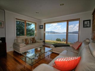 The View, 16 McLure Circuit Guest house, Jindabyne - 2