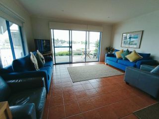 The View - Captains Cove Waterfront Resort Guest house, Paynesville - 3