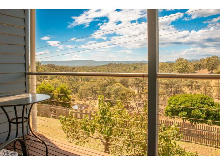 The views!Lovely apartment on acreage with magnificent views Apartment, Victoria - imaginea 2