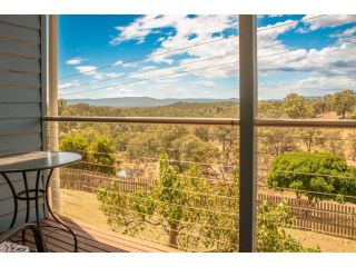 The views!Lovely apartment on acreage with magnificent views Apartment, Victoria - 2