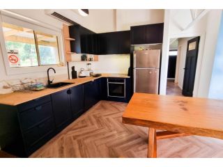 The Village Green Bunkhouse Guest house, Victoria - 4