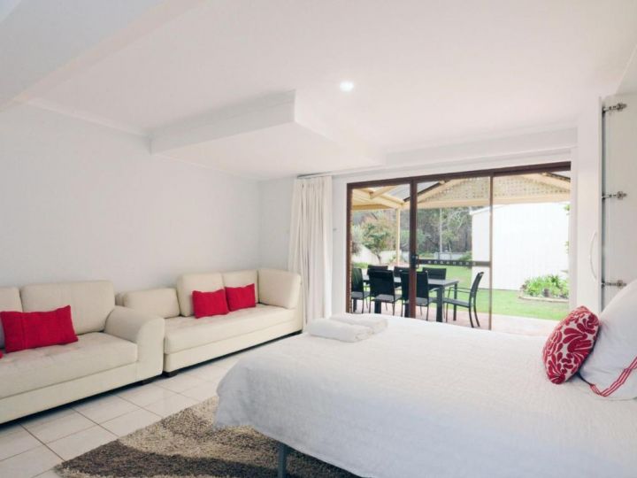 The Waterfront Jervis Bay Rentals Guest house, New South Wales - imaginea 11