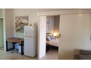 Stay Awhile in Port Pirie - min stay 4 nights Apartment, Port Pirie - 4
