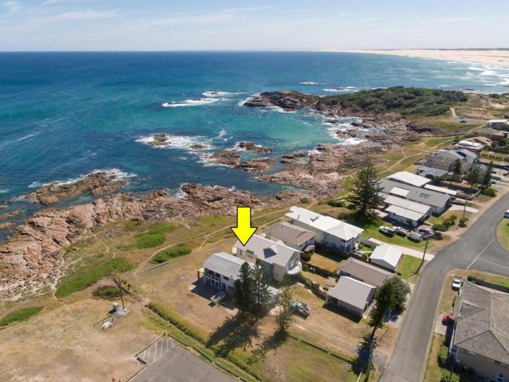 The Whale Watcher&#x27;, 1/6 Birubi Lane - waterfront unit with stunning views, level access Apartment, Anna Bay - imaginea 11