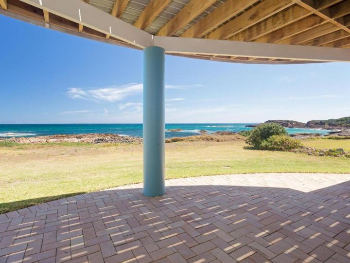 The Whale Watcher&#x27;, 1/6 Birubi Lane - waterfront unit with stunning views, level access Apartment, Anna Bay - imaginea 2