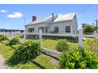 The White House Prime Location and Oozing Character Guest house, Apollo Bay - 1