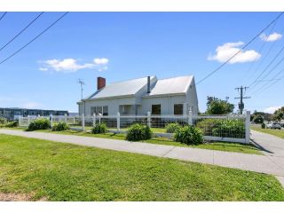 The White House Prime Location and Oozing Character Guest house, Apollo Bay - 2