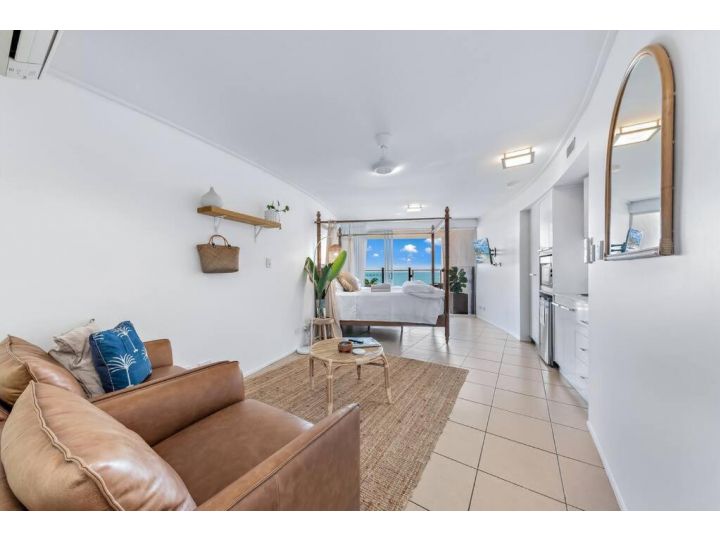 Three A Airlie Seaviews, Pool, Private Spa Apartment, Airlie Beach - imaginea 16