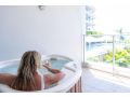 Three A Airlie Seaviews, Pool, Private Spa Apartment, Airlie Beach - thumb 5