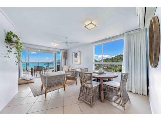 Three B Airlie 2 bedroom unit Seaviews & Pool Apartment, Airlie Beach - 1