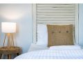 Three B Airlie 2 bedroom unit Seaviews & Pool Apartment, Airlie Beach - thumb 10