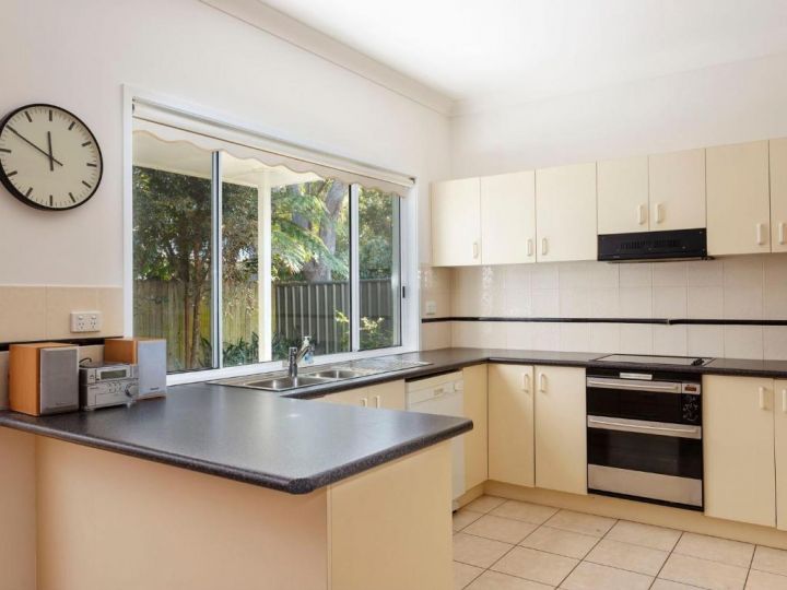 Three Bedroom Townhouse Guest house, Hawks Nest - imaginea 4