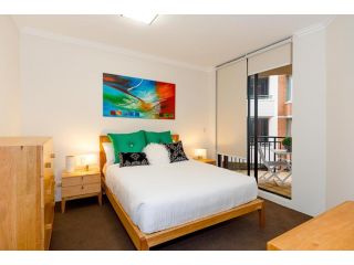 Thriving city location, dining hub near CBD Apartment, Sydney - 2