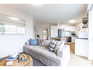 Thurlow Lodge 7 6 Thurlow Avenue beautifully styled unit with WiFi views and pool Apartment, Nelson Bay - 3