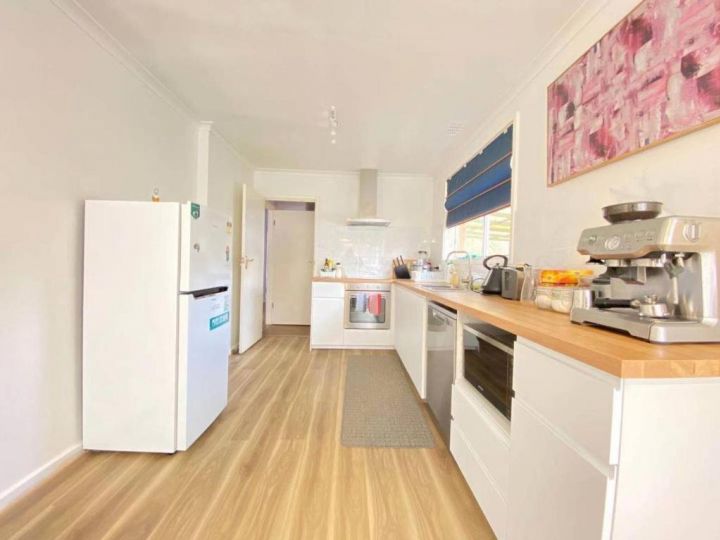 Scullin 3BR House, Free WiFi, Netflix, Parking Guest house, New South Wales - imaginea 6