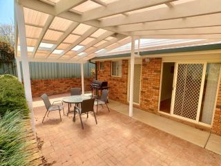 Tidy Home in a Leafy Suburb, Great Location Guest house, Orange - 1