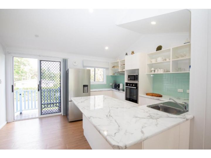 Timbin 28 - FULLY AIR CON - MODERN HOUSE, CLOSE TO BEACH AND SHOPS Guest house, Point Lookout - imaginea 3