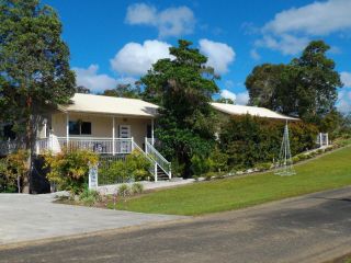 Tinaroo Sunset Retreat Bed and breakfast, Queensland - 2