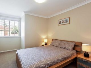 Tomaree Townhouse', 5/26-28 Tomaree Street - large air conditioned townhouse & WIFI Guest house, Nelson Bay - 4