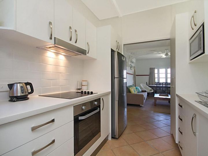 Tondio Terrace Flat 1 - Neat and tidy budget accommodation, easy walk to the beach Apartment, Gold Coast - imaginea 4