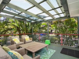 Tondio Terrace Flat 2 - Neat and tidy budget accommodation, easy walk to the beach Apartment, Gold Coast - 1