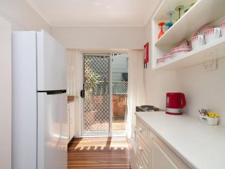 Tondio Terrace Flat 5 - Pet Friendly, ground floor budget style accommodation Apartment, Gold Coast - 4