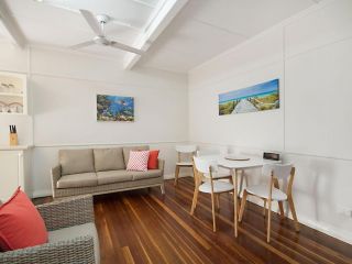 Tondio Terrace Flat 5 - Pet Friendly, ground floor budget style accommodation Apartment, Gold Coast - 2