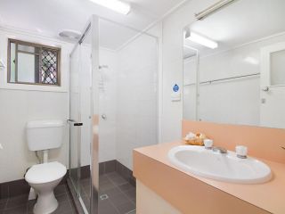 Tondio Terrace Flat 5 - Pet Friendly, ground floor budget style accommodation Apartment, Gold Coast - 5