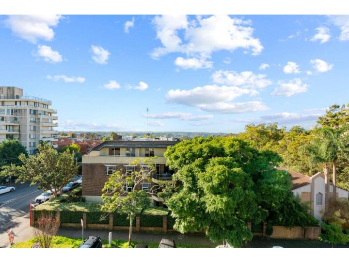 Top Floor Apartment with Balcony in Great Location Apartment, Sydney - imaginea 9