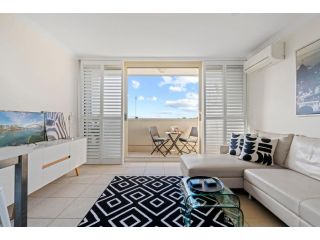 Top Floor Apartment with Balcony in Great Location Apartment, Sydney - 2