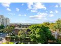 Top Floor Apartment with Balcony in Great Location Apartment, Sydney - thumb 9