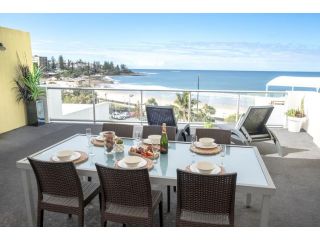 Top Floor Kings Beach Views - Private Rooftop Terrace With Spa Bath & Biggest Resort Pools Apartment, Caloundra - 2