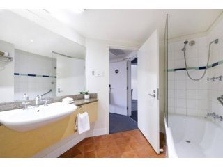 'Top Horizons' Resort style Stay with Pool & Ocean Views Apartment, Darwin - 5