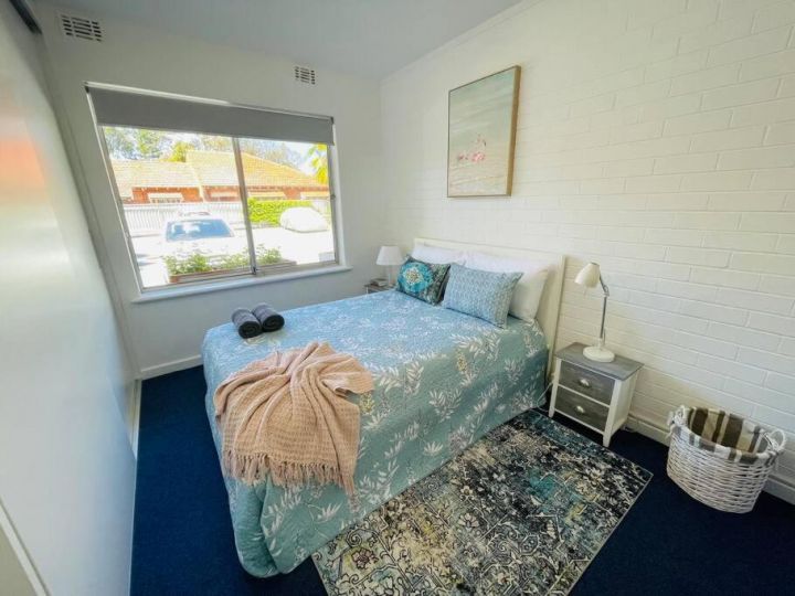 TOP LOCATION CONVENIENT QUIET WIFI NETFLIX WINE Apartment, Perth - imaginea 4