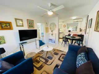 TOP LOCATION CONVENIENT QUIET WIFI NETFLIX WINE Apartment, Perth - 1