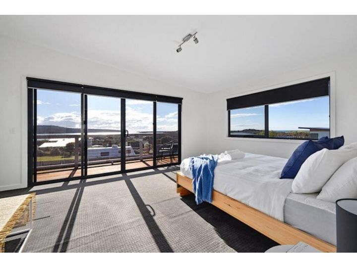 Top Of The Bay-Modern Home With Spectacular Views Guest house, St Helens - imaginea 8