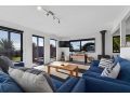 Top Of The Bay-Modern Home With Spectacular Views Guest house, St Helens - thumb 10