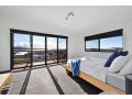 Top Of The Bay-Modern Home With Spectacular Views Guest house, St Helens - thumb 8