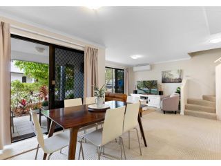 Relax and unwind in 2 Bedroom Townhouse Apartment, Noosaville - 4