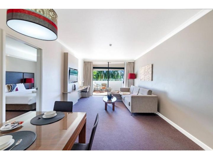 Towering Palms, A Dual Key Resort-style Pool Stay Apartment, Darwin - imaginea 3