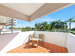 Towering Palms, A Seaside Balcony with Resort Pool Apartment, Darwin - 4