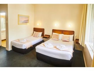 Town and Country Motel Hotel, Sydney - 4
