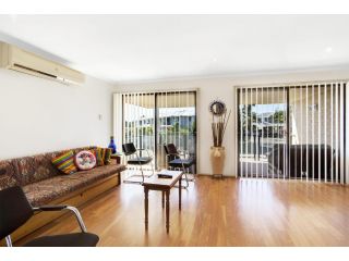 Townhouse in the heart of Port Stephens Villa, Salamander Bay - 2